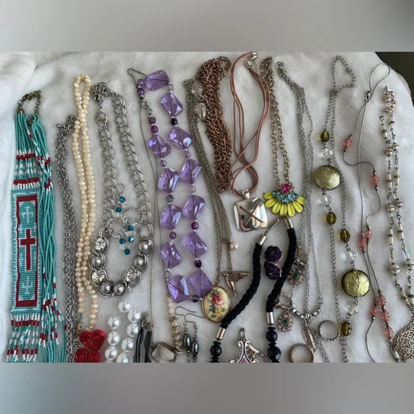53 Piece Vintage & Designer Jewelry Lot – Icing, Chico's, Juicy Couture - Picture 4 of 6